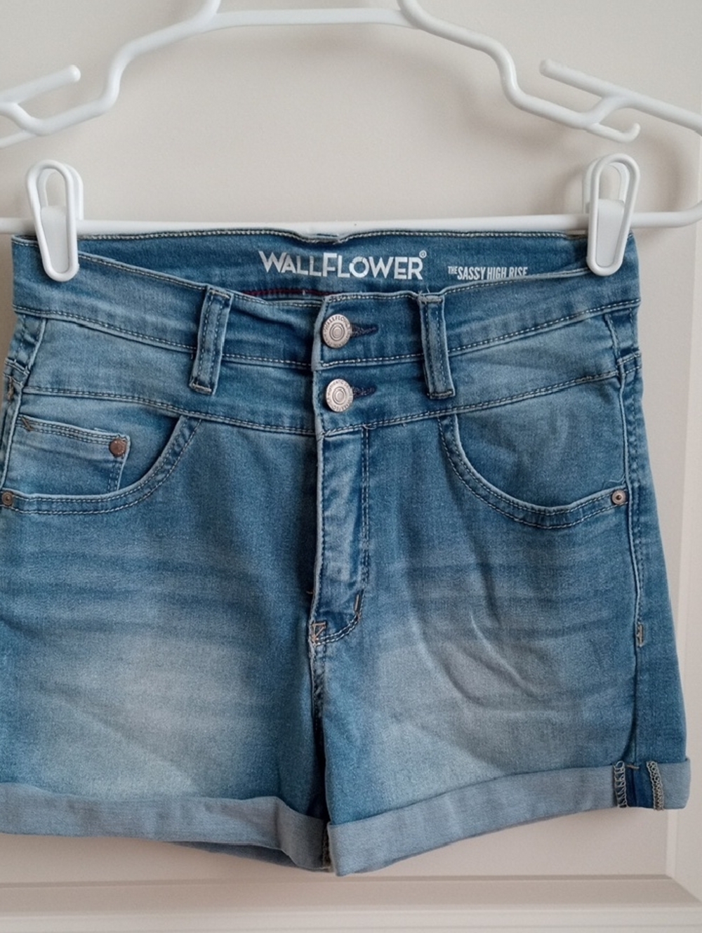 WallFlower "The Sassy High Rise" Denim Shorts. Size 5 - Juniors
